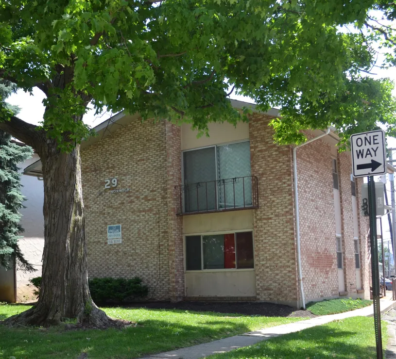29 E Norwich Ave 2BR