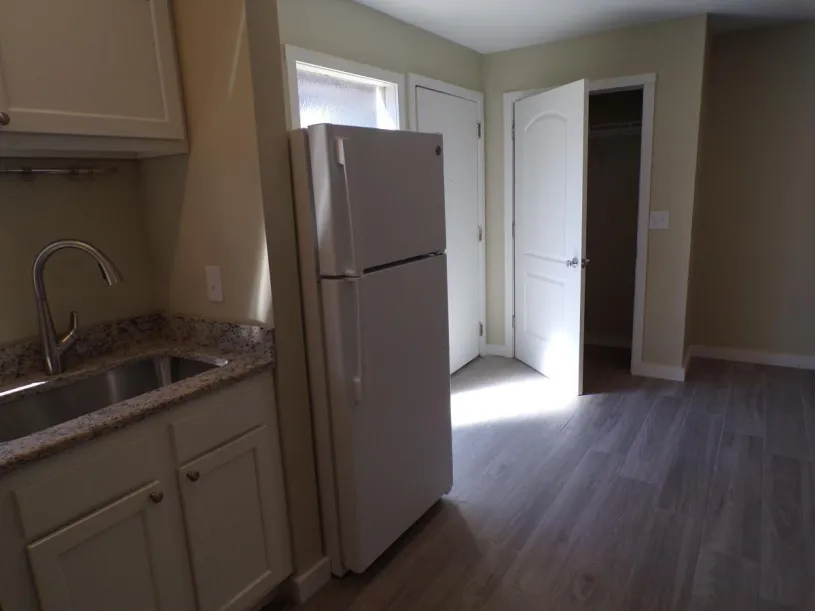 29 E Norwich Ave 1BR - Remodeled Unit C