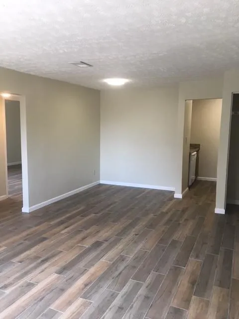 30 E Lane Ave Apt 302 ~ Renovated 