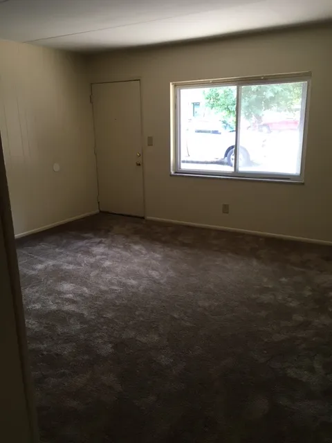 40 E Lane Ave 2BR