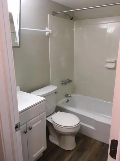 40 E Lane Ave 2BR - Renovated Unit