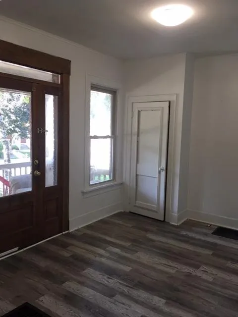 44 E Lane Ave