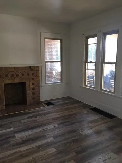 44 E Lane Ave