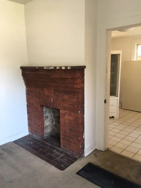 44 E Lane Ave