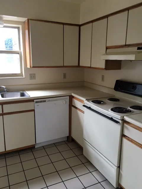 63 E 14th Ave 5BR
