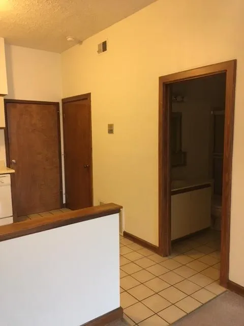 687 N High St ~ 2G