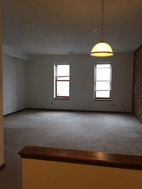 687 N High St ~ 2G