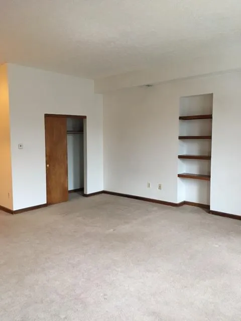 687 N High St ~ 2G