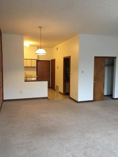 687 N High St ~ 2G