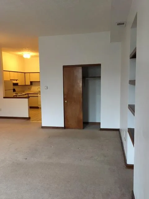 687 N High St ~ 2G