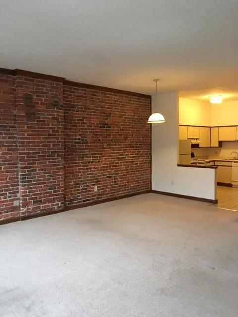 687 N High St ~ 2G