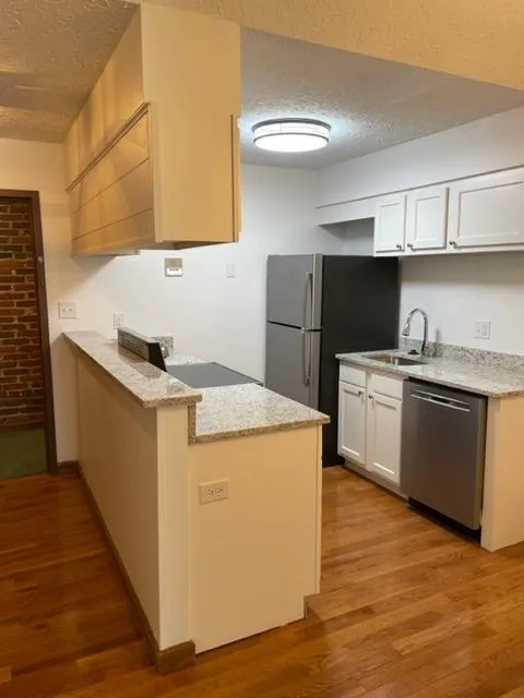 687 N High St Apt 2D