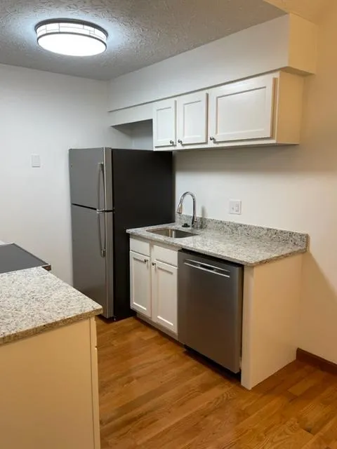 687 N High St Apt 2D