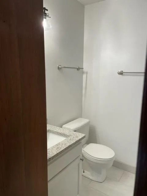 687 N High St Apt 2D