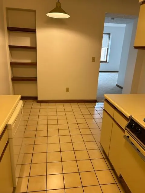 687 N High St Apt 2E