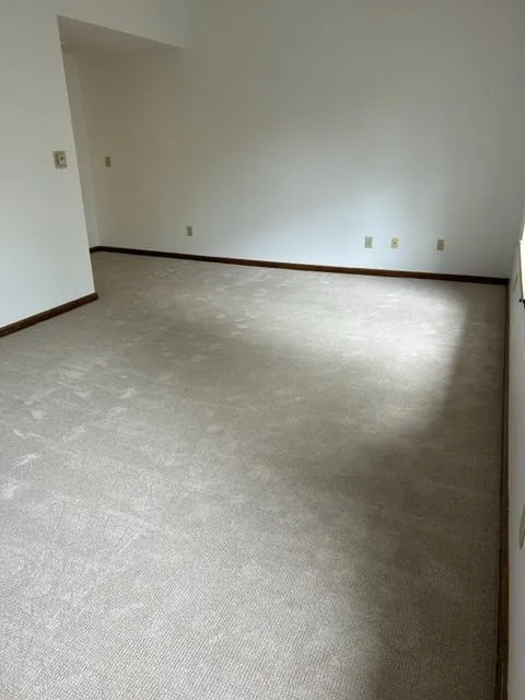 687 N High St Apt 2E