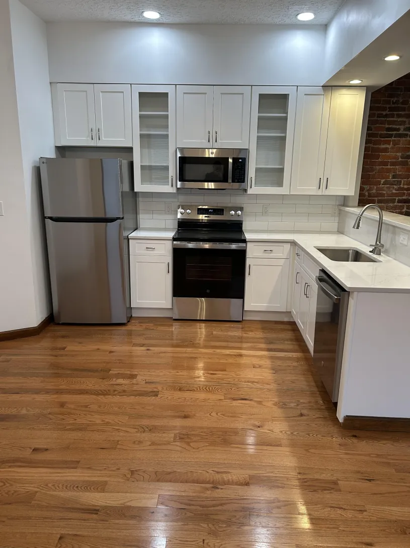 687 N High St Apt 2F