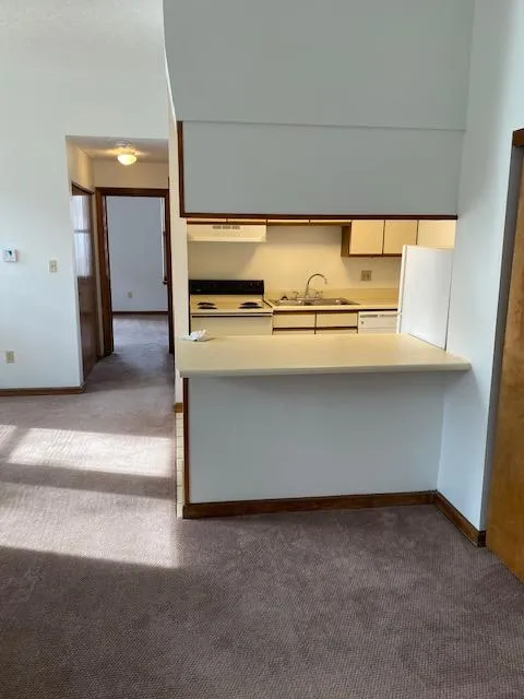 687 N High St Apt 2H
