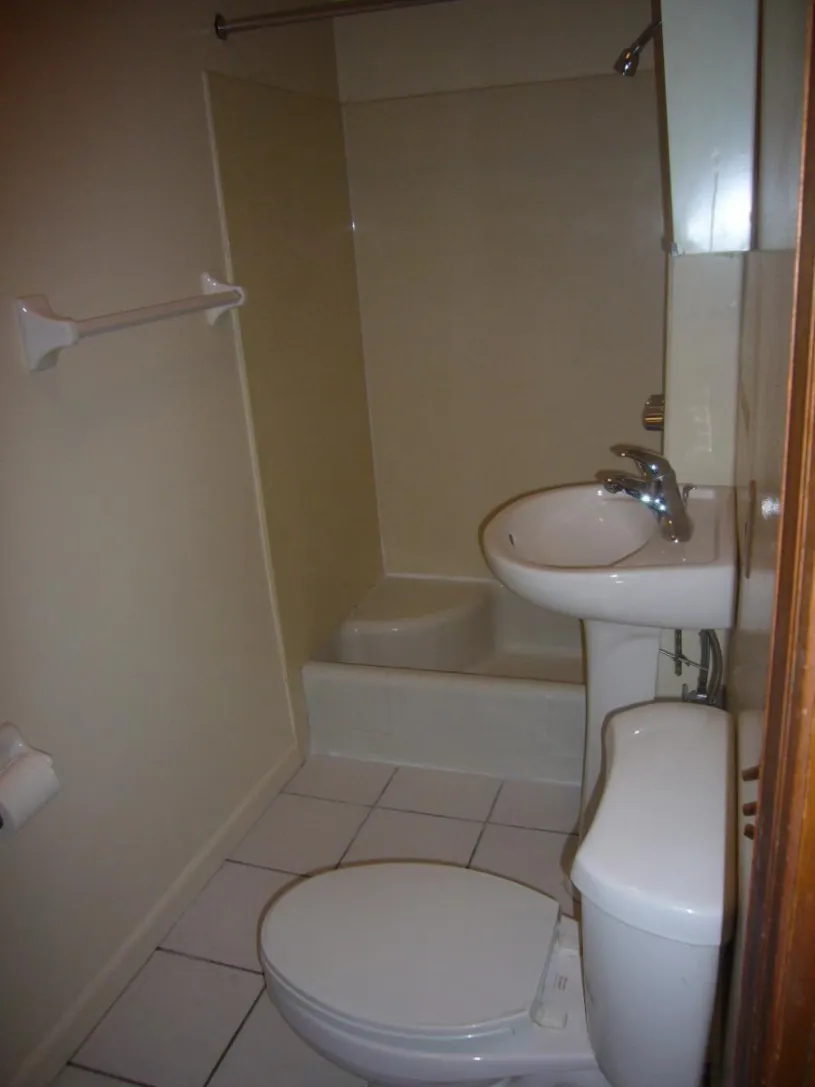 693 Dennison Ave apt B