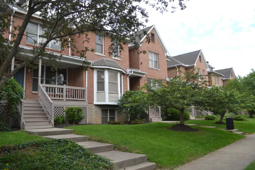 76 W Hubbard Ave