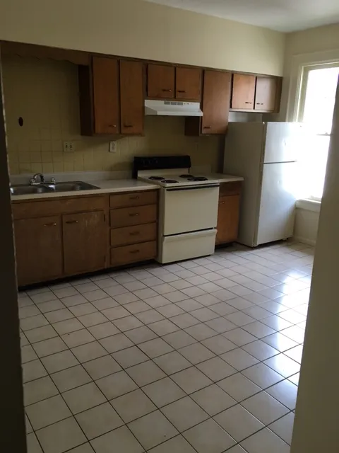 83 E 14th Ave