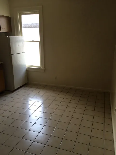 83 E 14th Ave