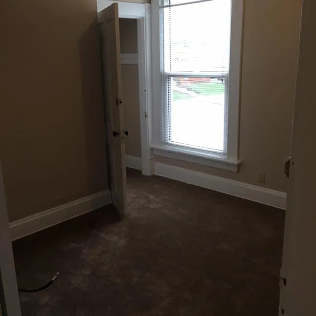 84 1/2 W Dodridge St 