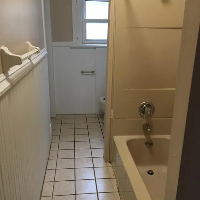 84 1/2 W Dodridge St 