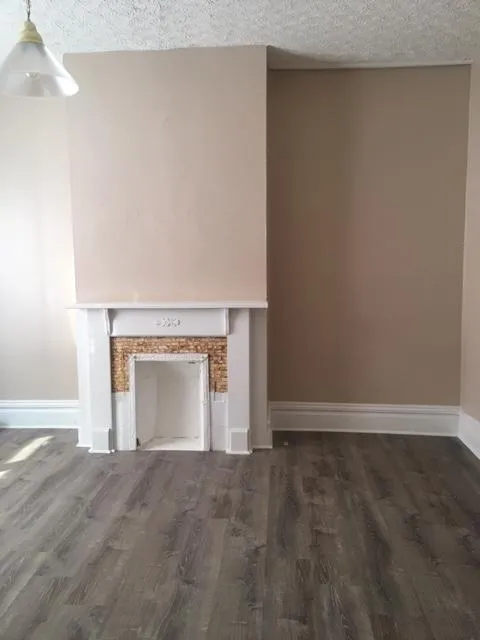84 W Dodridge St