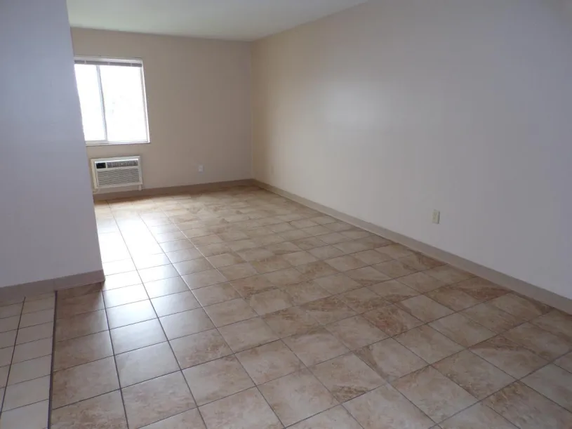 855 Chambers Rd Apt A ~ Studio 