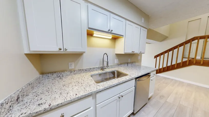 87 E 14th Ave Apt C ~ Newly renovated 