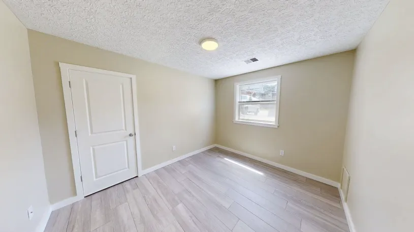 87 E 14th Ave Apt C ~ Newly renovated 