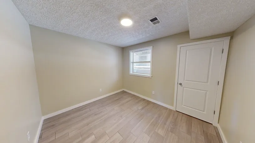 87 E 14th Ave Apt C ~ Newly renovated 