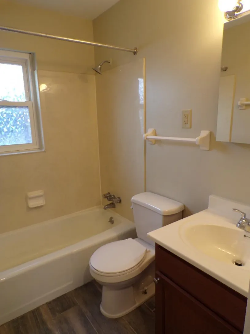 90 E 14th Ave 1BR