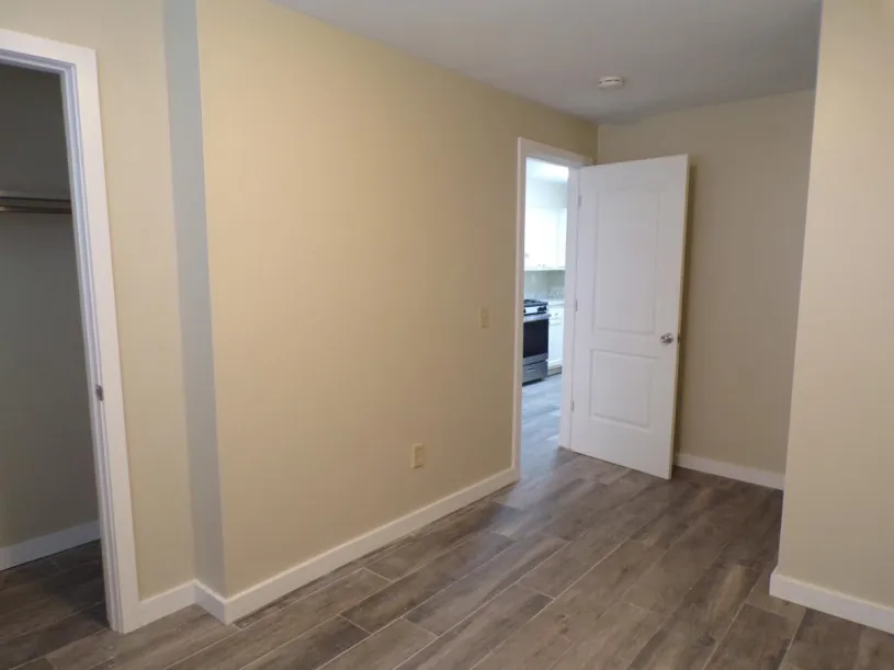90 E 14th Ave 1BR