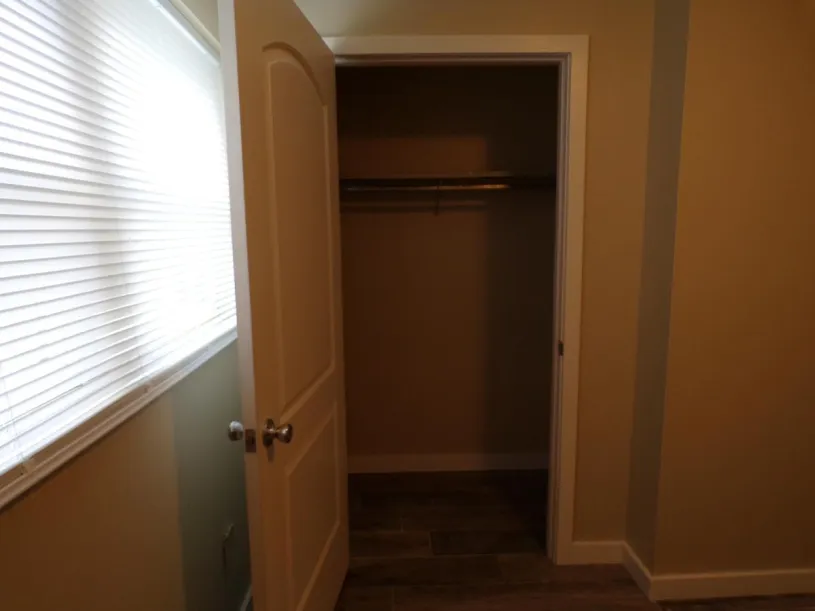 90 E 14th Ave 1BR