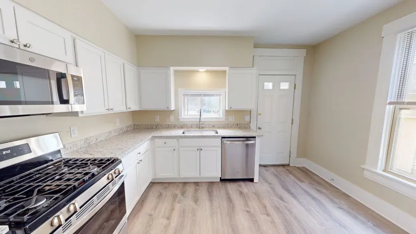 91 W Norwich Ave ~ Newly Renovated! 