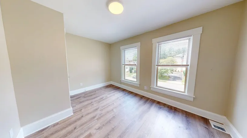 91 W Norwich Ave ~ Newly Renovated! 