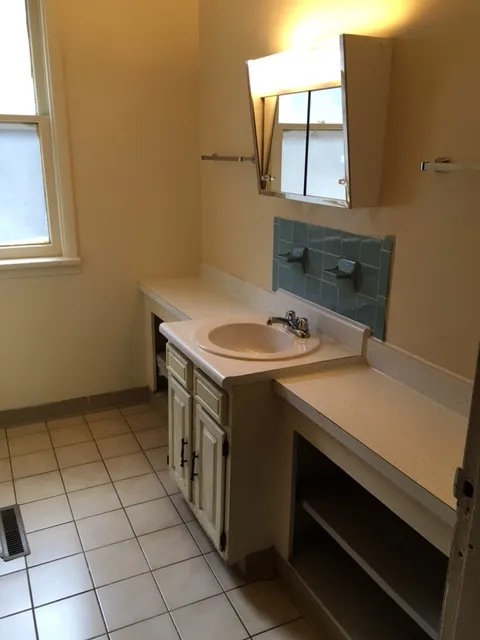 83 E 14th Ave