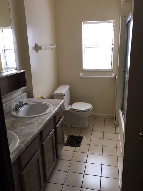 63 E 14th Ave 4BR