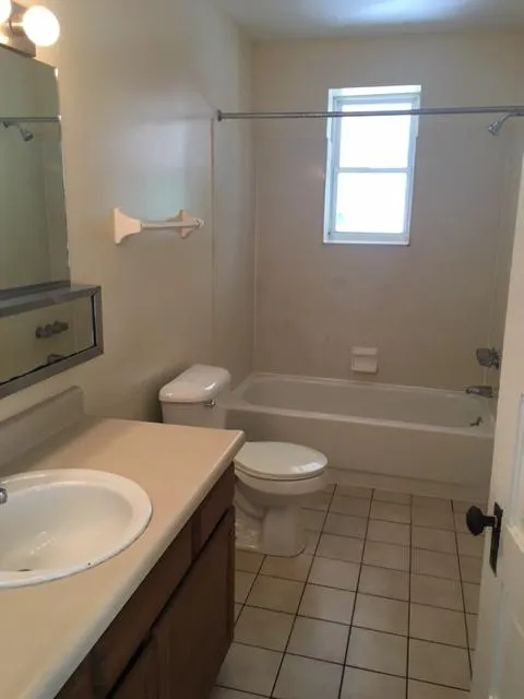 40 E Lane Ave 1BR
