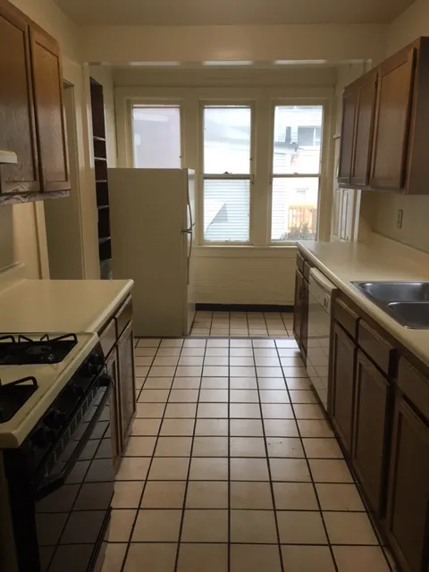 100 E Lane Ave