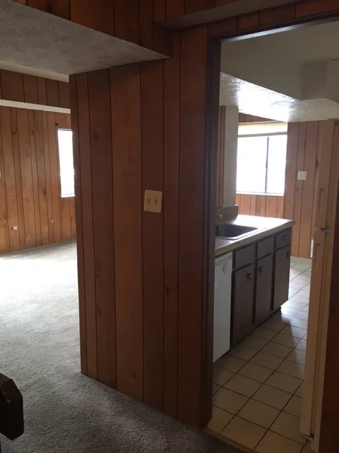 250-252 W Lane Ave 3BR