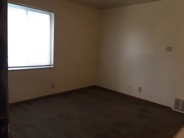 56 E Lane Ave 1BR