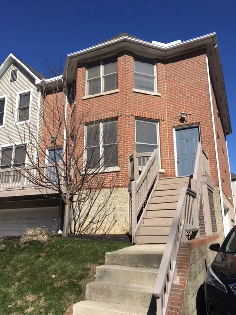 74 Hubbard Ave