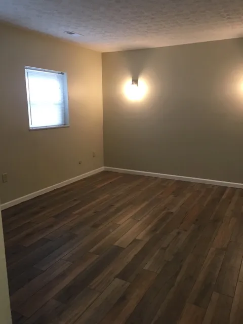 114 E Norwich Ave 3 BR