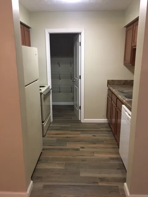 114 E Norwich Ave 3 BR