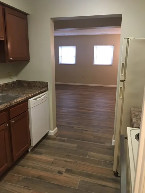 114 E Norwich Ave 3 BR