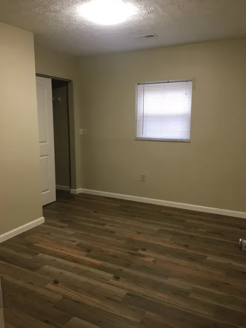 114 E Norwich Ave 3 BR