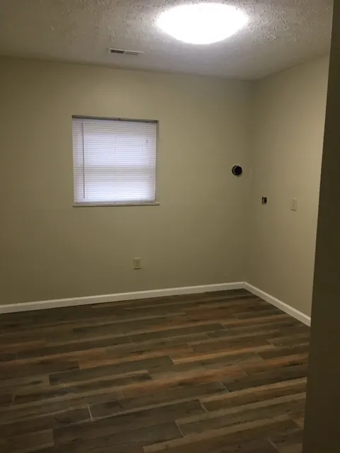 114 E Norwich Ave 3 BR